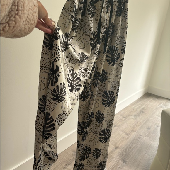 Tahari pj pants relaxed silk/satin - Picture 9 of 9